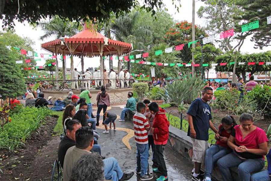 Image of Ajijic plaza Image of Ajijic plaza